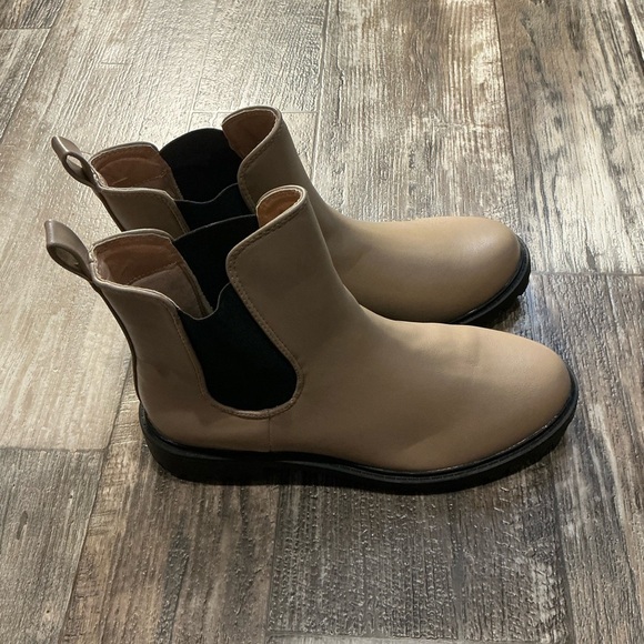 Women’s Tan Chelsea Boots Size 8 - Picture 3 of 12